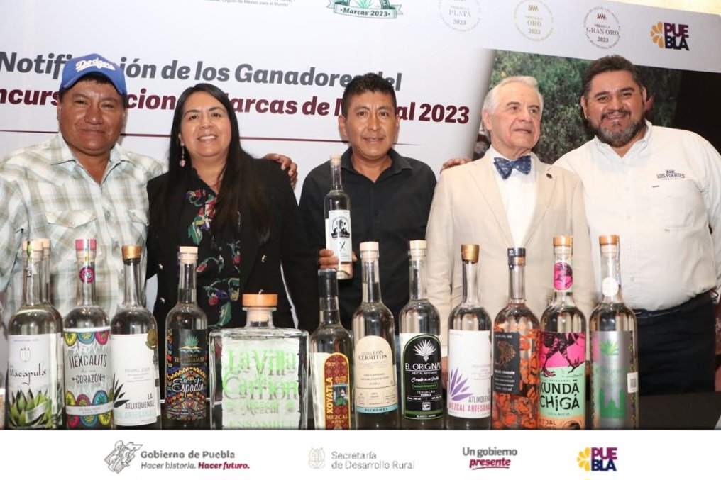 Triunfa Puebla en Concurso Nacional de Marcas de Mezcal con 44 medallas