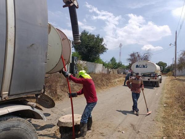 Desazolva gobierno de Puebla alcantarillado y fosas sépticas en Domingo Arenas