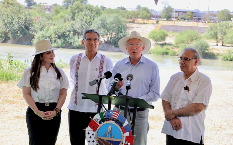 Ken Salazar rechaza el muro flotante de Texas en el Río Bravo